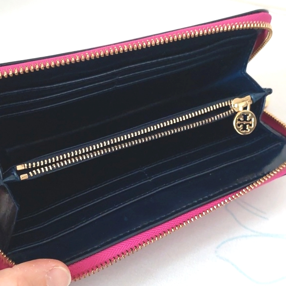 Tory burch large zip around wallet - Picture 9 of 13